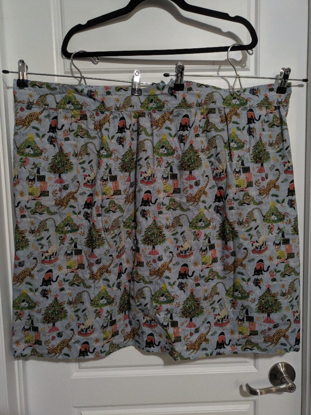 Retrolicious Christmas Cats Whimsical Cotton Plus Sized Midi Skirt (4X)